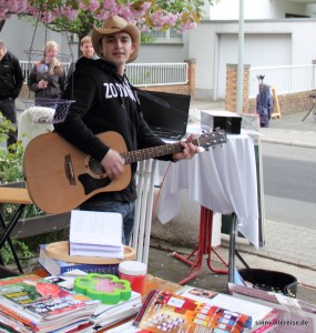 I HEAR THE two euro please TRAIN A-COMING thanks :-)